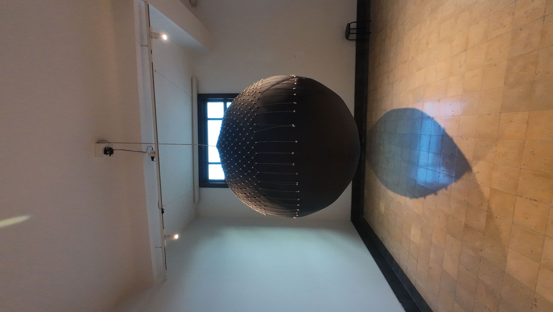 Nolan Oswald Dennis: Kesilen Nefes Modeli ve Sürdürülebilir Sanat